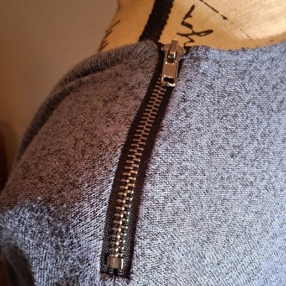 Carmen Marc Valvo Blue Cowlneck Top Zipper Detail Size XS - Picture 6 of 10